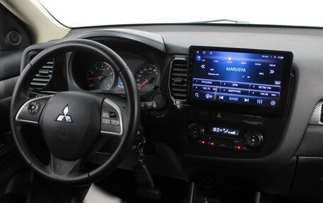 Mitsubishi Outlander III рестайлинг 3, 2015 год, 1 500 000 рублей, 16 фотография