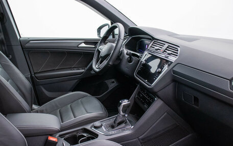 Volkswagen Tiguan II, 2021 год, 4 490 000 рублей, 10 фотография