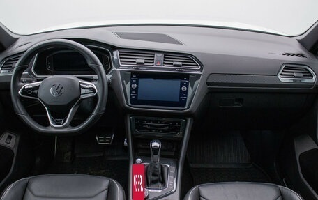 Volkswagen Tiguan II, 2021 год, 4 490 000 рублей, 13 фотография
