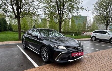 Toyota Camry, 2023 год, 3 390 000 рублей, 4 фотография