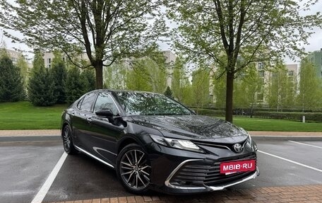 Toyota Camry, 2023 год, 3 390 000 рублей, 2 фотография