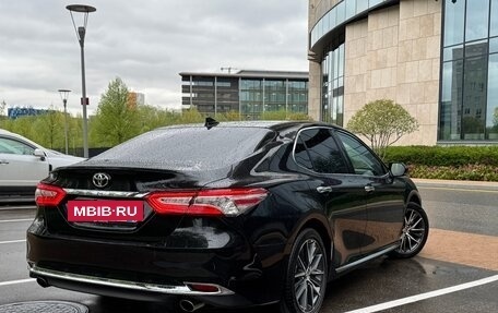 Toyota Camry, 2023 год, 3 390 000 рублей, 10 фотография