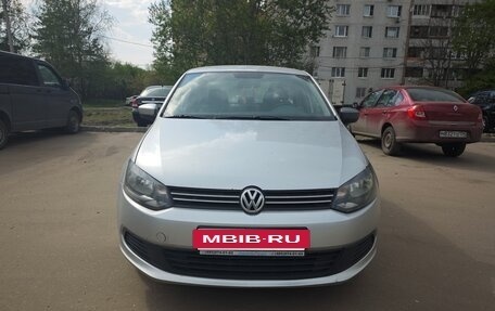 Volkswagen Polo VI (EU Market), 2011 год, 325 000 рублей, 2 фотография