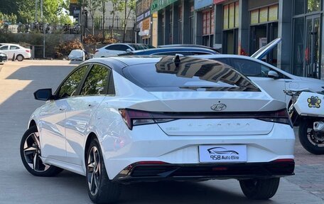 Hyundai Elantra, 2023 год, 1 850 000 рублей, 10 фотография
