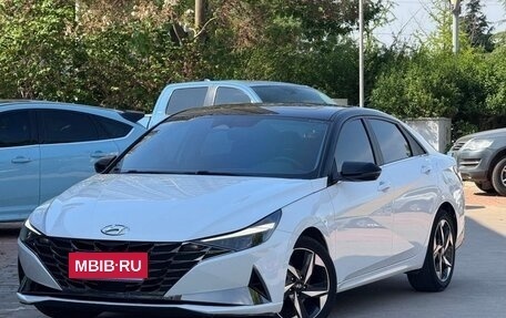 Hyundai Elantra, 2023 год, 1 850 000 рублей, 13 фотография