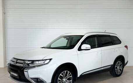 Mitsubishi Outlander III рестайлинг 3, 2015 год, 1 990 000 рублей, 3 фотография