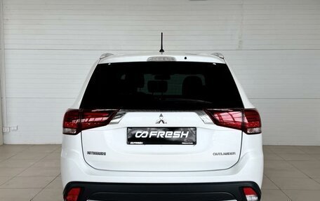 Mitsubishi Outlander III рестайлинг 3, 2015 год, 1 990 000 рублей, 8 фотография