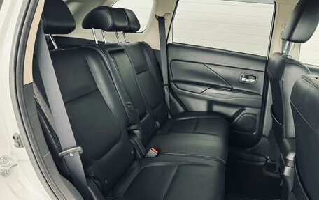 Mitsubishi Outlander III рестайлинг 3, 2015 год, 1 990 000 рублей, 21 фотография