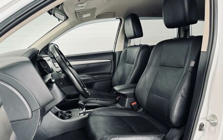 Mitsubishi Outlander III рестайлинг 3, 2015 год, 1 990 000 рублей, 19 фотография