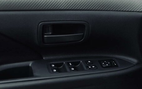 Mitsubishi Outlander III рестайлинг 3, 2015 год, 1 990 000 рублей, 18 фотография