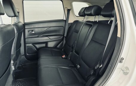 Mitsubishi Outlander III рестайлинг 3, 2015 год, 1 990 000 рублей, 20 фотография