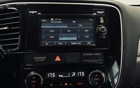 Mitsubishi Outlander III рестайлинг 3, 2015 год, 1 990 000 рублей, 10 фотография
