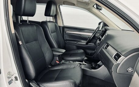 Mitsubishi Outlander III рестайлинг 3, 2015 год, 1 990 000 рублей, 22 фотография