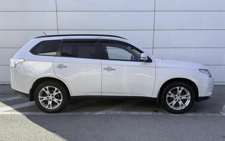 Mitsubishi Outlander III рестайлинг 3, 2013 год, 1 426 000 рублей, 4 фотография