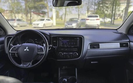 Mitsubishi Outlander III рестайлинг 3, 2013 год, 1 426 000 рублей, 13 фотография