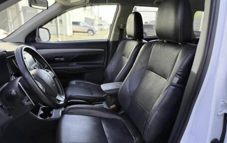 Mitsubishi Outlander III рестайлинг 3, 2013 год, 1 426 000 рублей, 16 фотография