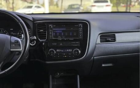 Mitsubishi Outlander III рестайлинг 3, 2013 год, 1 426 000 рублей, 14 фотография