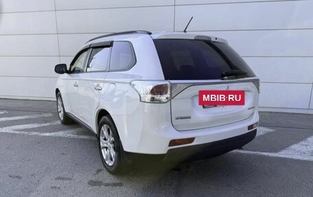 Mitsubishi Outlander III рестайлинг 3, 2013 год, 1 426 000 рублей, 8 фотография