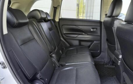 Mitsubishi Outlander III рестайлинг 3, 2013 год, 1 426 000 рублей, 19 фотография