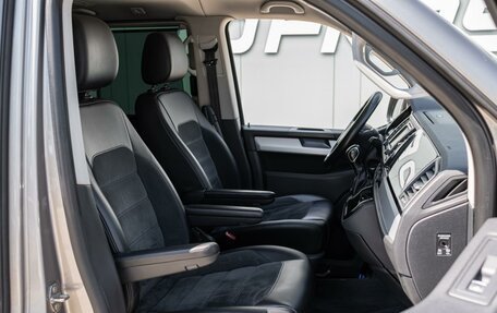 Volkswagen Multivan T6 рестайлинг, 2018 год, 4 399 000 рублей, 9 фотография