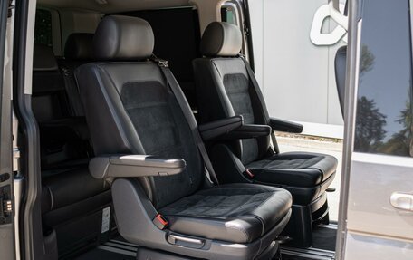 Volkswagen Multivan T6 рестайлинг, 2018 год, 4 399 000 рублей, 8 фотография