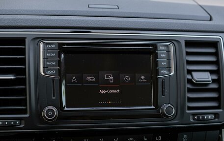 Volkswagen Multivan T6 рестайлинг, 2018 год, 4 399 000 рублей, 16 фотография