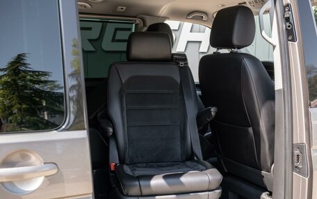 Volkswagen Multivan T6 рестайлинг, 2018 год, 4 399 000 рублей, 25 фотография