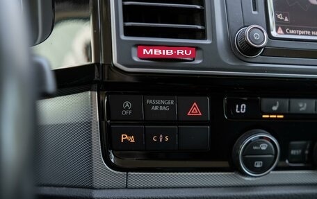Volkswagen Multivan T6 рестайлинг, 2018 год, 4 399 000 рублей, 23 фотография