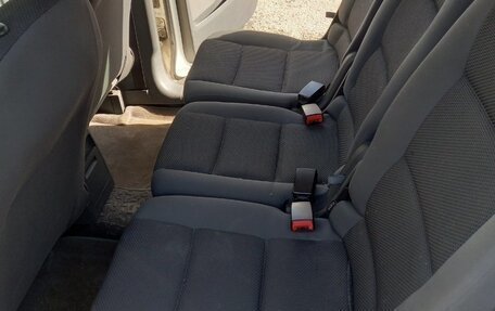 Volkswagen Touran III, 2010 год, 760 000 рублей, 7 фотография