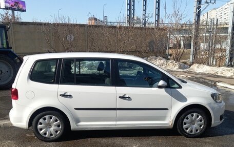 Volkswagen Touran III, 2010 год, 760 000 рублей, 6 фотография