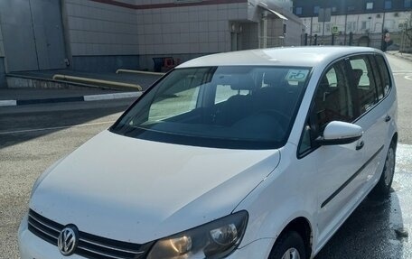 Volkswagen Touran III, 2010 год, 760 000 рублей, 2 фотография