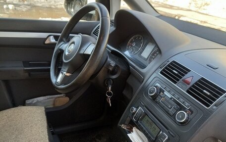 Volkswagen Touran III, 2010 год, 760 000 рублей, 11 фотография