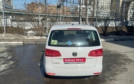 Volkswagen Touran III, 2010 год, 760 000 рублей, 5 фотография