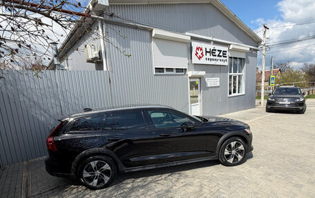 Volvo V60 Cross Country II, 2019 год, 3 850 000 рублей, 5 фотография