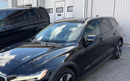 Volvo V60 Cross Country II, 2019 год, 3 850 000 рублей, 15 фотография