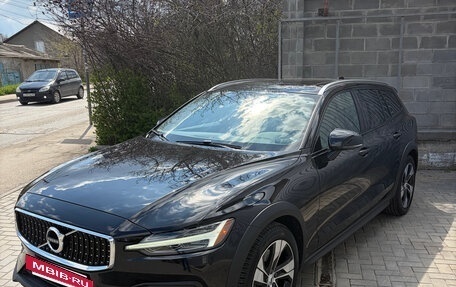 Volvo V60 Cross Country II, 2019 год, 3 850 000 рублей, 9 фотография