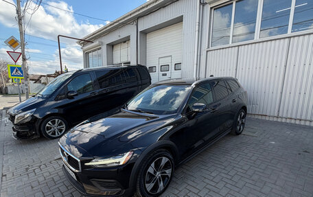 Volvo V60 Cross Country II, 2019 год, 3 850 000 рублей, 16 фотография