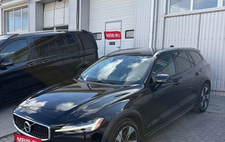 Volvo V60 Cross Country II, 2019 год, 3 850 000 рублей, 17 фотография