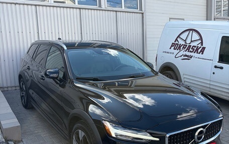 Volvo V60 Cross Country II, 2019 год, 3 850 000 рублей, 19 фотография