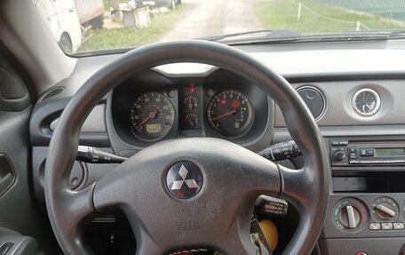 Mitsubishi Outlander III рестайлинг 3, 2004 год, 800 000 рублей, 7 фотография