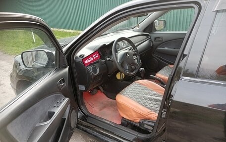 Mitsubishi Outlander III рестайлинг 3, 2004 год, 800 000 рублей, 5 фотография