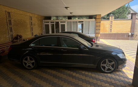 Mercedes-Benz S-Класс, 2010 год, 1 350 000 рублей, 2 фотография