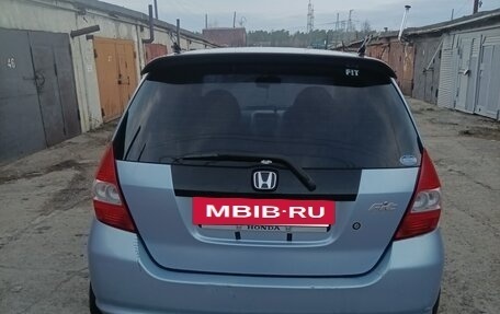 Honda Fit III, 2001 год, 400 000 рублей, 2 фотография