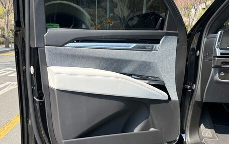 Cadillac Escalade V, 2025 год, 18 900 000 рублей, 15 фотография
