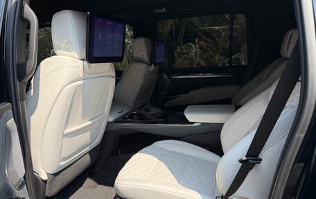 Cadillac Escalade V, 2025 год, 18 900 000 рублей, 21 фотография