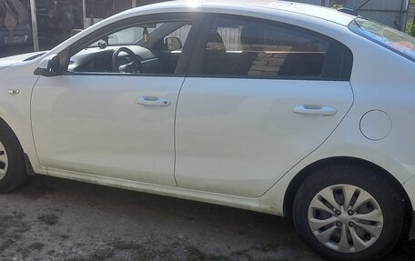 KIA Rio IV, 2018 год, 1 200 000 рублей, 2 фотография