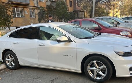 Chevrolet Malibu IX, 2017 год, 850 000 рублей, 3 фотография