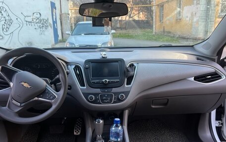 Chevrolet Malibu IX, 2017 год, 850 000 рублей, 6 фотография