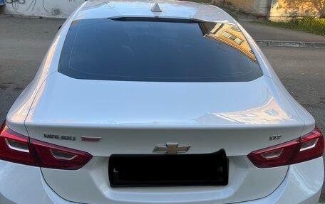 Chevrolet Malibu IX, 2017 год, 850 000 рублей, 2 фотография
