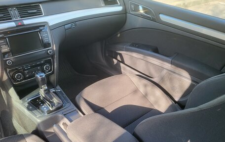 Skoda Superb III рестайлинг, 2013 год, 1 300 000 рублей, 19 фотография